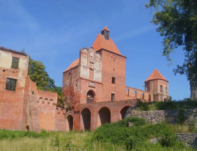 Jak zdobywano zamki w średniowieczu: tajemnice oblężeń i strategii